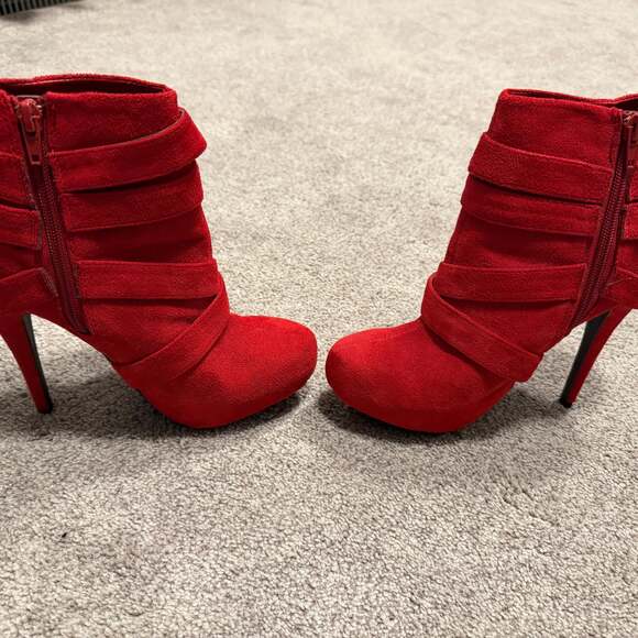 Shoe Dazzle Red Ankle Boots with Bold Design - Picture 2 of 4